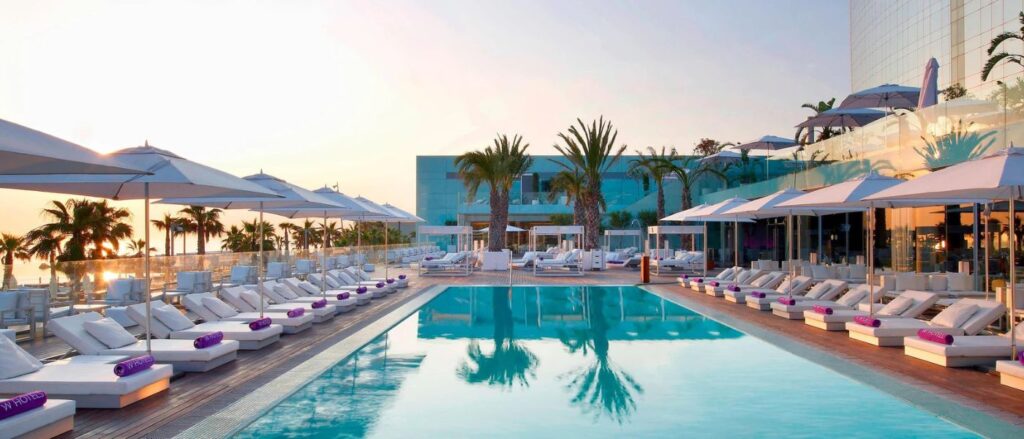 Barcelona Hotels with Pools